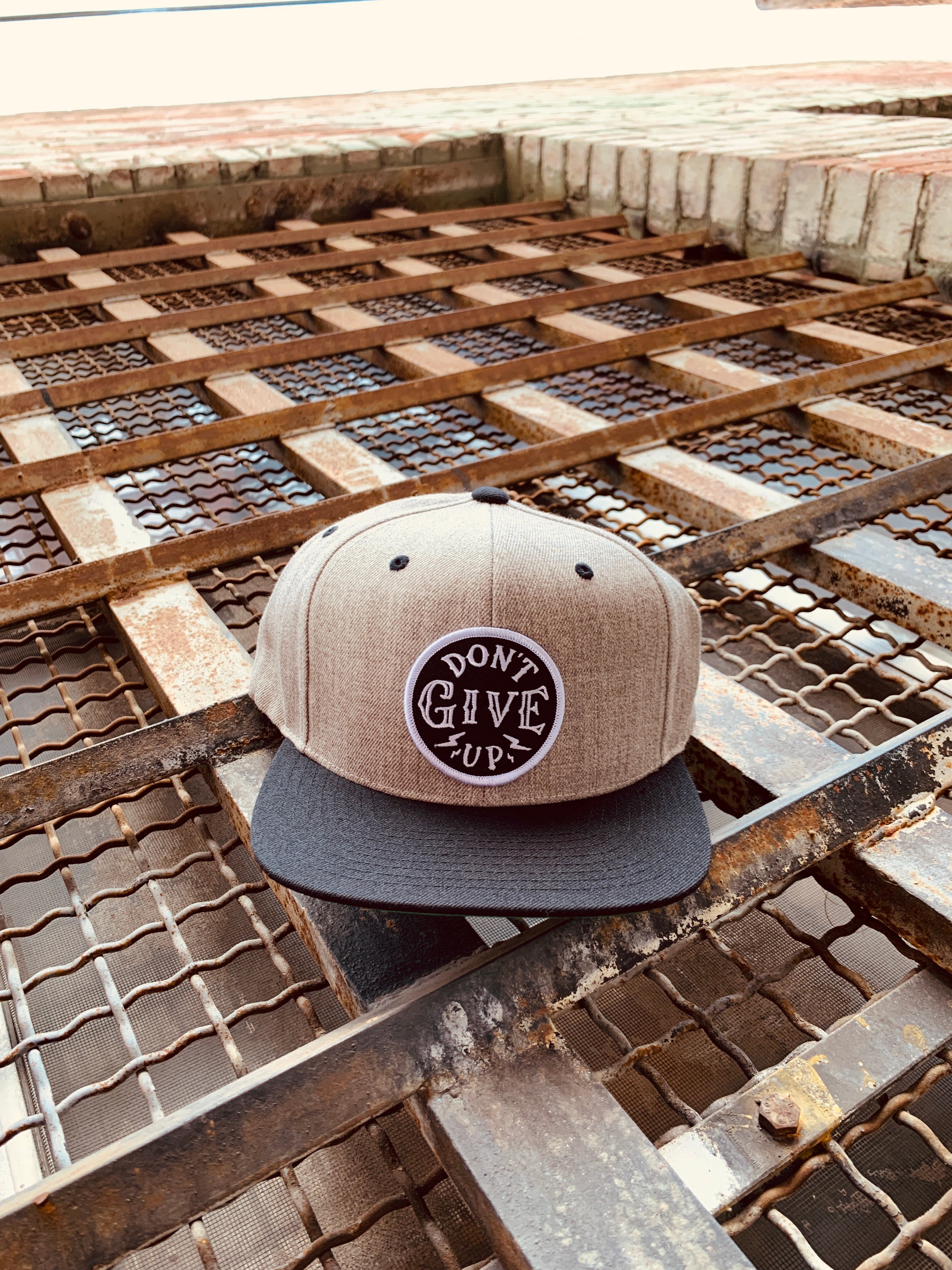 Don’t give up black and gray snapback